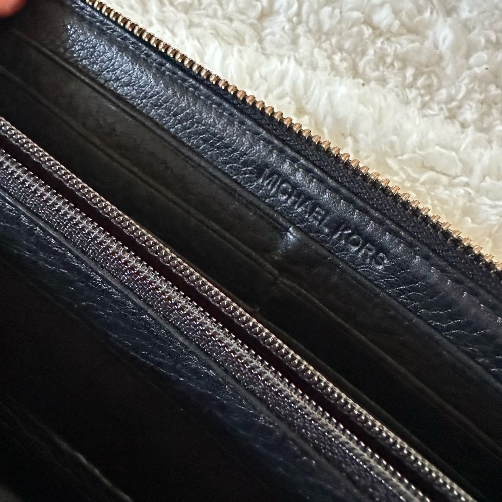 Michael Kors Leather Jet Set Continental Wallet - Picture 8 of 9